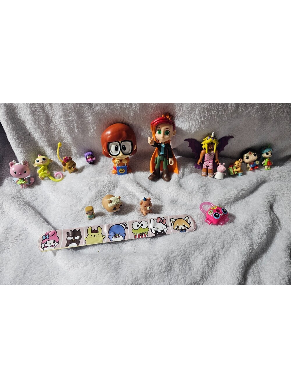 (16pc) Mixed Lot of Toys Figures Wonder Woman Daphne Peppa Pig Hello Kitty etc.